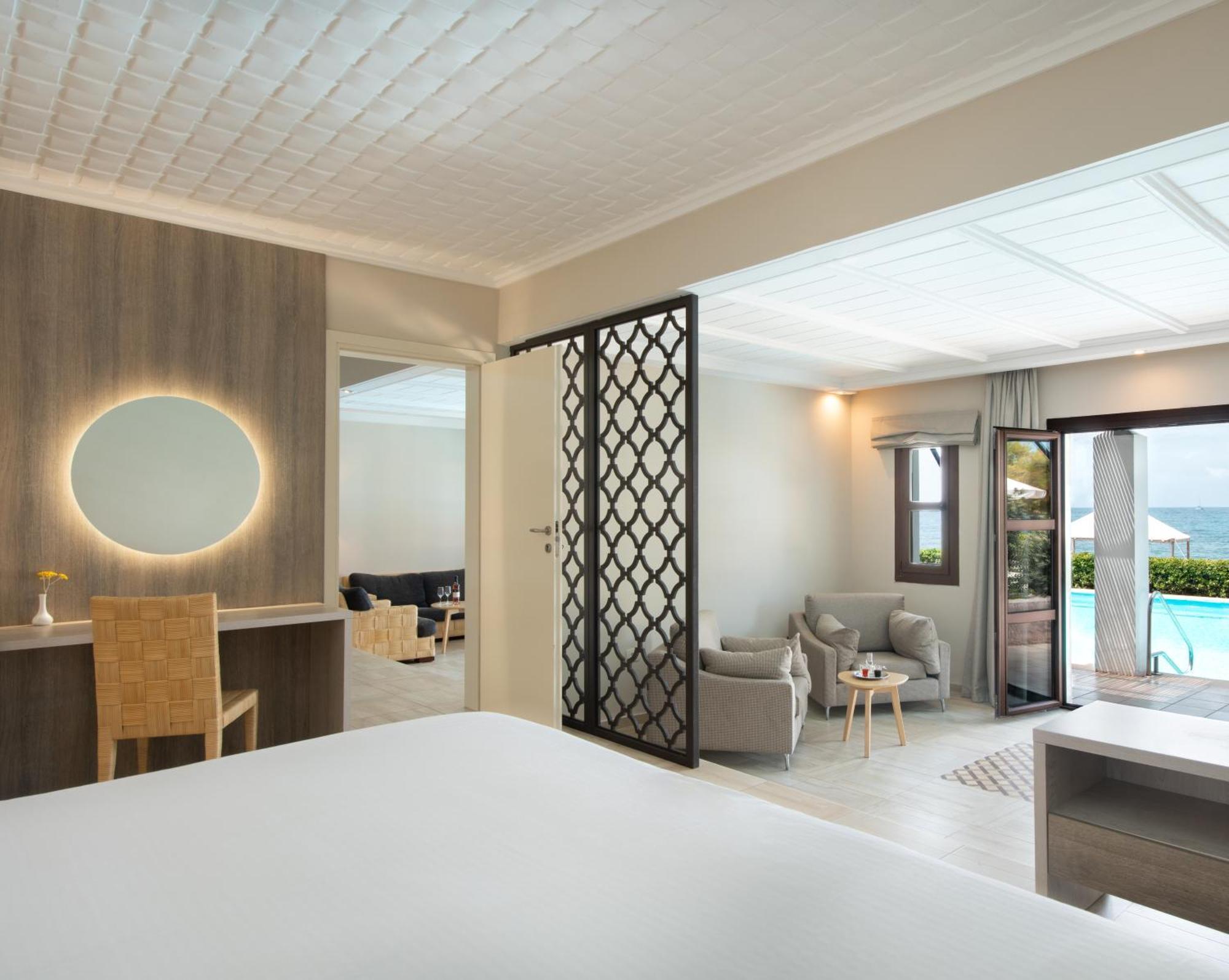 Курортный комплекс Mitsis Royal Mare 5*